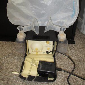 MEDELA Double Breast Feed Pump 8P61 with Bottles